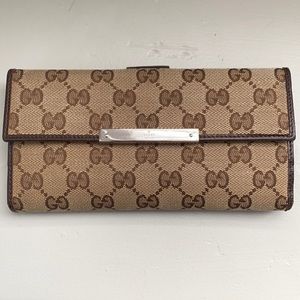 Gently used Gucci logo wallet